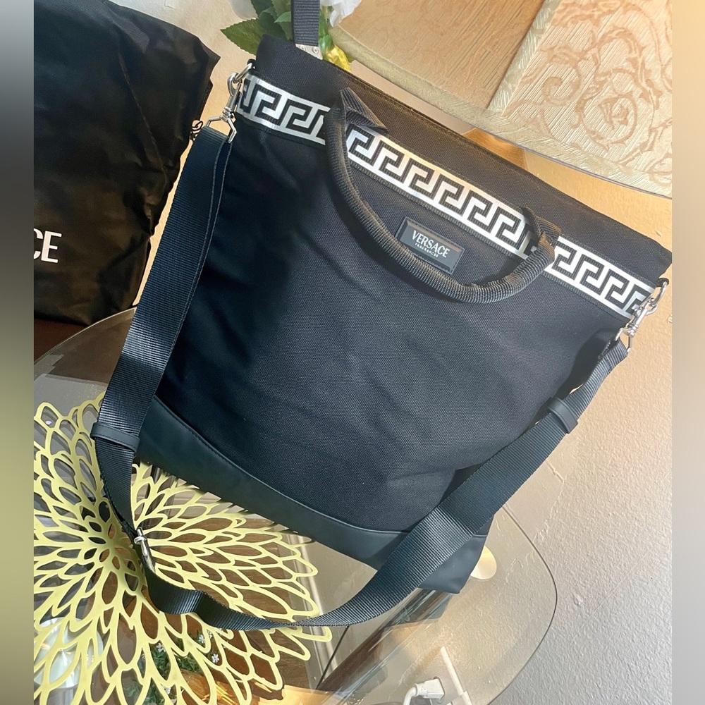 Versace - Picture 5 of 15